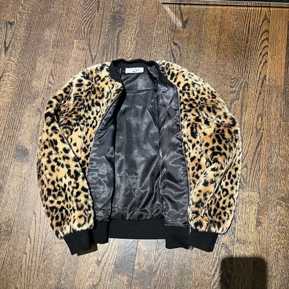 Leopard jacket. Size small. Faux fur